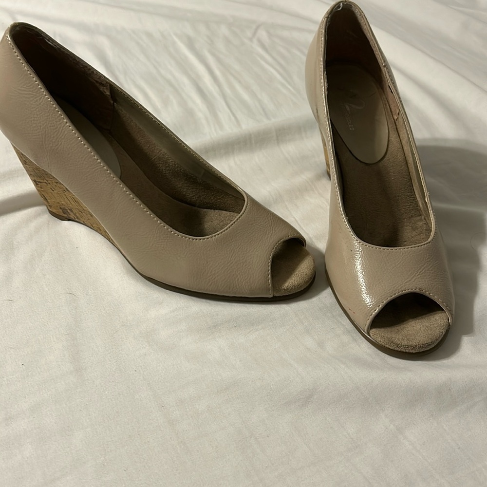 Nude wedges